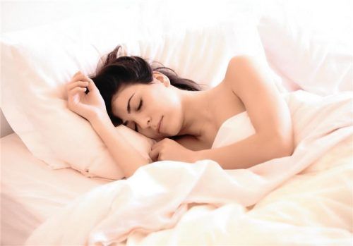 REM-Schlaf spielt eine wichtige Rolle für die geistige und seelische Erholung. Foto Pixabay/Claudio Scott