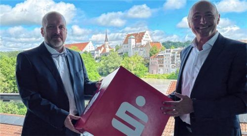 Sehr zufrieden mit dem Geschäftsjahr 2020: Vorstandsmitglied Mischa Schubert (links) und Vorstandsvorsitzender Peter Schwertberger. Foto re