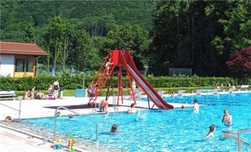 Sonniges Wetter und sinkende Inzidenzwerte sorgen dafür, dass auch im Nußdorfer Freibad bald wieder gebadet werden kann.Foto Steffenhagen