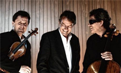 „Tango à Trois“ mit Peter Ludwig (Mitte) unternimmt am Samstag, 26. Juni, eine tonale Reise um die Welt. Foto re