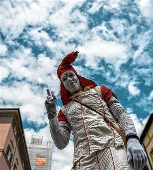 Walking Acts, wie der aus dem vergangenen Jahr, sollen auch heuer wieder dabei sein. Foto Thomae