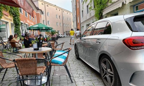 Wird die Weinstraße bald zur Fußgängerzone? Die Verwaltung hat jetzt Fragebögen verteilt, um ein ungefähres Stimmungsbild zu bekommen. Foto Heise