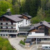 Seniorenresidenz: VdK bietet Hilfe an Schüsse im Englischen Garten Gleitschirmflieger in  Kärnten abgestürzt 78-Jährige leblos in  Staffelsee gefunden