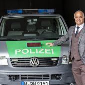 Falsche Polizisten: Betrüger-Boss muss vor Gericht
