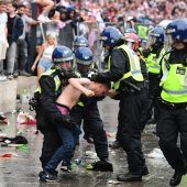 Randale und Rassismus – die Schattenseiten des Fußballfests