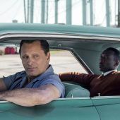 Zwei Mann in einem Auto