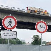Autobahnbrücke vor Sprengung