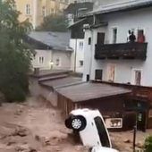 Ein Auto verstopft den Abfluss