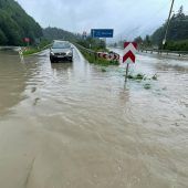 Land unter auf der Autobahn