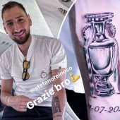 Den-EM-Pokal auf der Haut