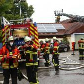 Biker von Autos überrollt und getötet Männer brechen nach Schlägerei zusammen Frau attackiert Rivalin mit Messer