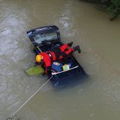 Auto von Hochwasser mitgerissen 32-Jährige will Mutter Kind wegnehmen