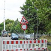 Tonnenschwere Rohre über Mangfallkanal verlegt