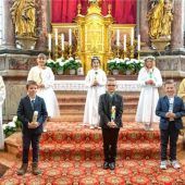 19 Mädchen und Buben feiern ihre Erstkommunion in drei Gruppen in Prien