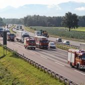 Feuerwehr-Konvoi mit rund 100 Helfern Richtung Rheinland-Pfalz gestartet