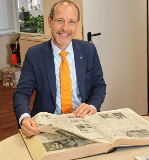 Als er jetzt in der Redaktion in den alten Zeitungsbänden geblättert hat, wurden bei Jörg Wojahn Erinnerungen an sein Praktikum bei den OVB-Heimatzeitungen wach. Heute ist er Vertreter der EU-Kommission in Deutschland. Foto Weiser