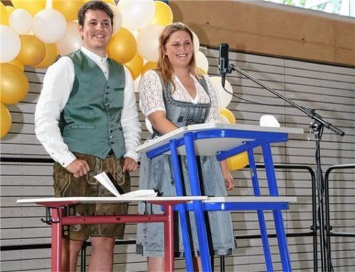 Anna-Sophie Mußner und Tobias Friesenbichler waren sich in ihrer Abiturrede einig, dass sie gelernt hatten, mit Ungewissheiten umzugehen.