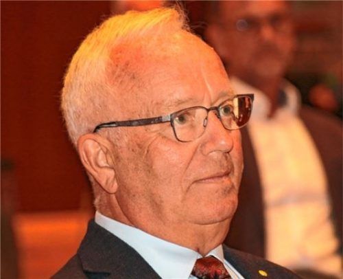 Anton Heindl, ehemaliger Zweite Bürgermeister der Stadt, hat für seine Arbeit der vergangenen 30 Jahre die kommunale Verdienstmedaille in Silber erhalten.