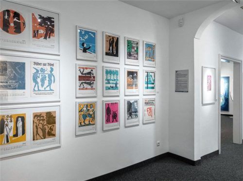 Blick in die Ausstellungsräume des Alten Rathauses. Seit 1985 finden hier die Priener Kunstausstellungen statt. Fotos Berger