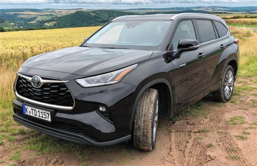 Das fast fünf Meter lange SUV ist ein Siebensitzer, hat serienmäßig zwei Elektromotoren und Allradantrieb. Foto Auto-Medienportal.Net/Ute Kernbach