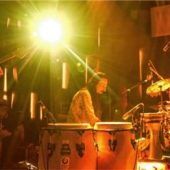 Straßenmusik-Flair unter freiem Himmel