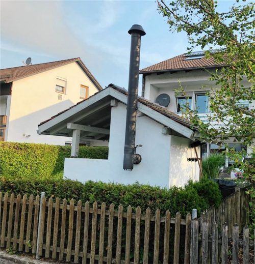Der Holzbackofen bleibt Privatvergnügen. Eine gewerbliche Nutzung, die bei einem nicht störenden Gewerbe ausnahmsweise im Wohngebiet möglich wäre, lehnt der Bauausschuss ab.Foto  Grundner
