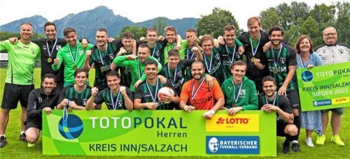 Im vergangenen Jahr sicherte sich der TuS Prien den Toto-Pokal auf Kreisebene. In diesem Jahr stehen sich der ASV Kiefersfelden und der VfL Waldkraiburg im Finale gegenüber. Foto Hans-Joachim Bittner