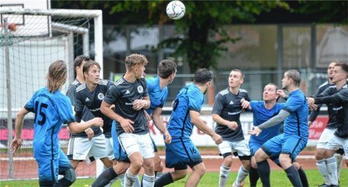 Der TuS Raubling und der ASV Großholzhausen treffen sich bereits am vierten Spieltag der Kreisliga 1 zum Gemeindederby.Foto Ruprecht