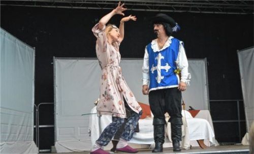 Die eifersüchtige Yvonne (Monika Gantner) versteht nicht, was ihr Gatte Ferdinand (Matthias Bauer) an anderen Frauen findet.Fotos sieberath