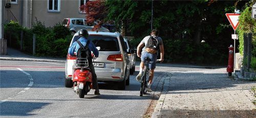 Die Salzburger Straße und ihre größeren Einmündungen – wie hier die Wasserburger Straße – gehören zu den Unfallschwerpunkten in Stephanskirchen. Foto Schlecker