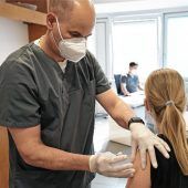 Debatte um Corona-Impfung hält an