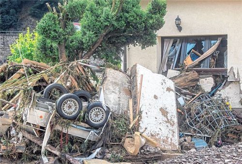 Eine Elementarschadenversicherung kommt nach einer Überschwemmung für den Schaden auf. Foto Christoph Reichwein/dpa