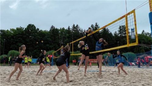 Eine Spielszene aus dem Vier-gegen-vier-Duell.