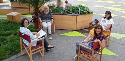 Freuen sich aufs Speeddating: Petra Lauscher (unten rechts) und Alina Stadler (oben rechts) von der Stadtbibliothek Rosenheim mit Elfriede Pauli (oben links) und Barbara Schwendenmann (unten links) vom Bildungswerk Rosenheim. Foto Daniela Bestmann