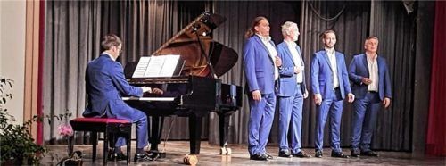 Fünf aus einem Guss: (von links) Carlos Goikoetxea am Klavier sowie Markus Herzog, Ulfried Haselsteiner, Florian Podgereanu und Michael Doumas. Foto re