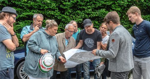 Großes Interesse bestand bei den Niedernburgern bezüglich eines neuen Dorfteilzentrums, das Kern einer zukünftigen Wohnbebauung sein soll. Die Gemeinde arbeitet gerade an einem Konzept.Foto Thomae