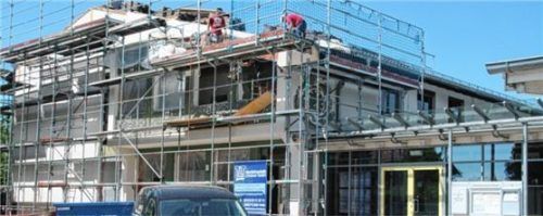 Gut voran kommen die Sanierungsarbeiten bei der Chieminger Grund- und Mittelschule. Foto Humm