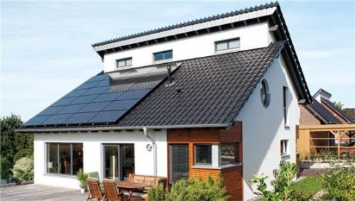 Immer der Sonne nach: Strom vom Dach lohnt sich heute besonders für den Eigenverbrauch. Foto Viessmann / BHW Bausparkasse