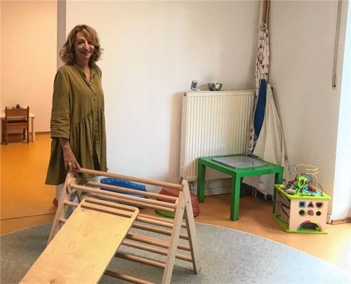 Marianne Guggenbichler, Geschäftsführerin des Kinderschutzbundes Rosenheim, im neuen Familientreffpunkt in der Rosenheimer Herbststraße. Kinder und Eltern haben dort mehr Platz. Foto Schöne