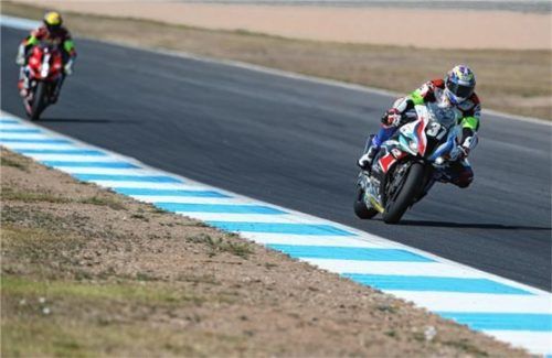 Markus Reiterberger (vorne) ließ mit seinem Team zahlreiche Konkurrenten hinter sich und erkämpfte letztlich einen Podestplatz.Foto BMW Motorrad Motorsport