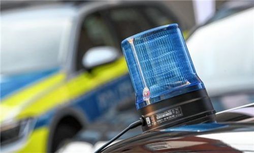 Mehrere Anwohner hatten Notrufe abgesetzt. Die Polizei rückte schließlich mit einem Großaufgebot an. Foto dpa