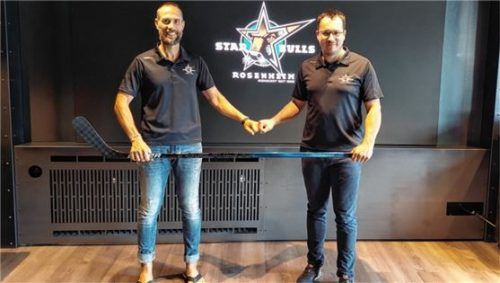 Mentaltrainer Marcus Kerti und Starbulls Rosenheim-Geschäftsführer Daniel Bucheli freuen sich auf die Zusammenarbeit. Foto Starbulls