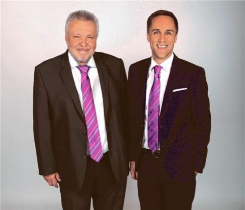 Michael (links) und Oliver Föst leiten das Familienunternehmen, das 40 Möbelmärkte betreibt. Seit dieser Woche auch den ehemaligen Roller in Mühldorf, der jetzt Opti-Mega-Store heißt.