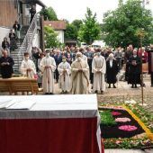 Eine Hausbank als Geschenk zum goldenen Priesterjubiläum