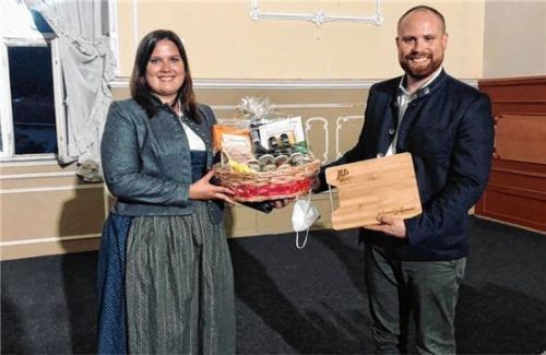 Nach sechs Jahren übergibt JU-Vorsitzender Konrad Baur sein Amt an Hannah Schroll. Foto JU