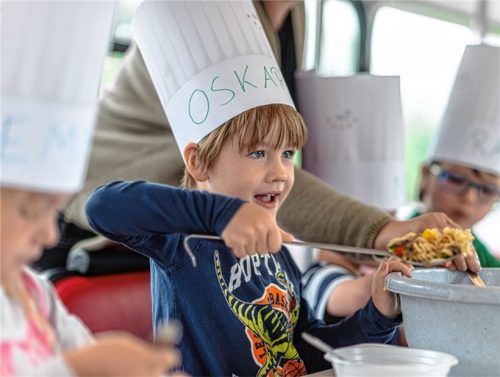 Nicht nur Oskar Penk fand: Selbst gemachter Nudelsalat ist einfach lecker.