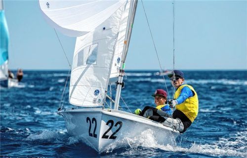 Niclas Lehmann aus Seebruck (hinten) und sein Vorschoter Niklas Haberl wurden in der 470er-Klasse Weltmeister Foto  Andrea Lelli