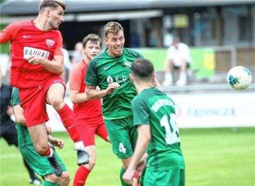 Philipp Gohn setzt sich in dieser Szene gegen Robin Grünwald durch, verpasst aber den Ausgleich.