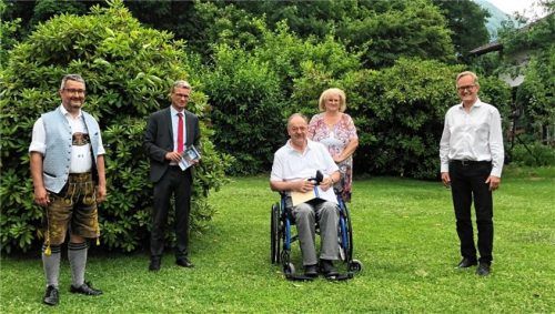 Verleihung der Denkmalschutzmedaille: (von links) Bürgermeister Stefan Lederwascher, Kunstminister Bernd Sibler, Preisträger Wolfgang Berthaler mit Ehefrau Edith und Generalsekretär Professor Mathias Pfeil. Foto RE