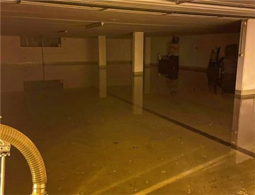 Viele Keller und Tiefgaragen liefen voll, wie hier eine Tiefgarage an der Heubergstraße. „Das Wasser stand etwa 30 Zentimeter hoch“, so Kommandant Franz Wudy.